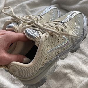 Brand New Nike Vapor Max 360 cream with Silver